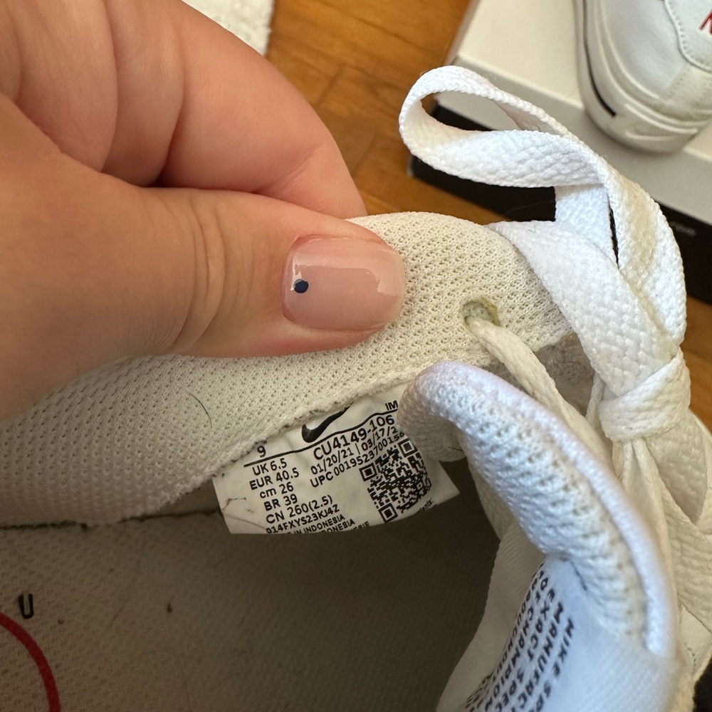 Nike Classic White and Red Sneakers - Picture 5 of 5
